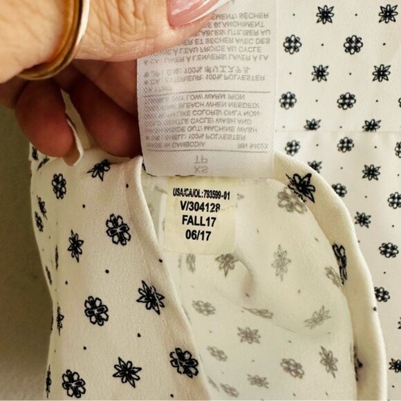 Banana Republic XS Polka Dot Peplum Top White Black Dot Modcore Cottage Chic - Picture 9 of 9